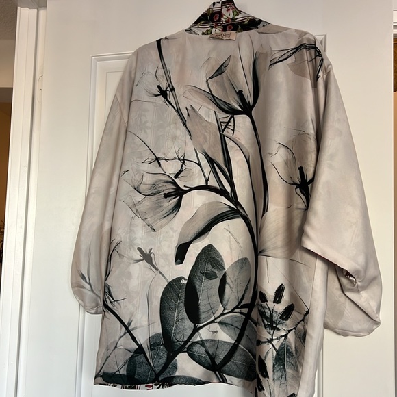 Black coral reversible silk open blouse - Picture 7 of 10